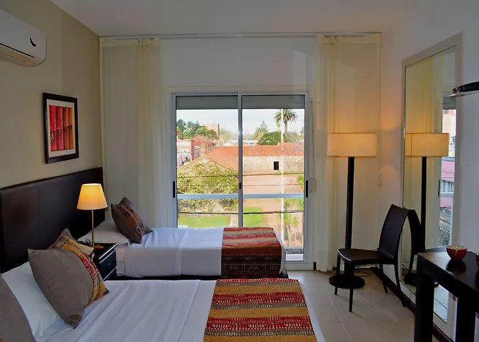 De La Plaza Hotel