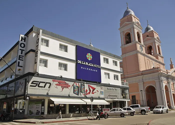De La Plaza Hotel